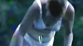 او یک خدمتکار صحنه ه ...