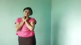 زن مجبور شد به صحنه  ...