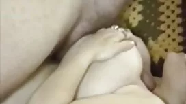 انگشت بز در حالی که  ...