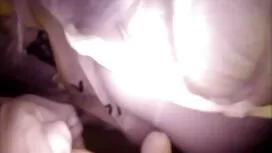 یک دختر, را دو سوراخ ...