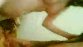 دختر چربی مسح صحنه ه ...